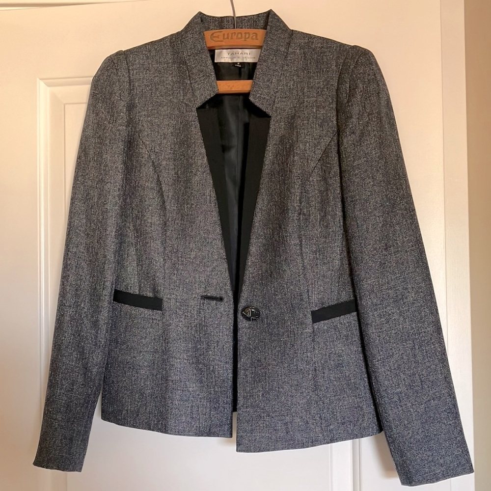Tahari blazer